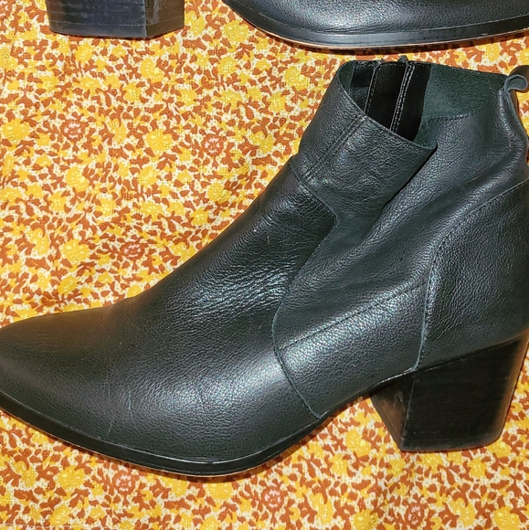Crown Vintage black leather bootie, excellent condition, size 8. - Picture 2 of 7
